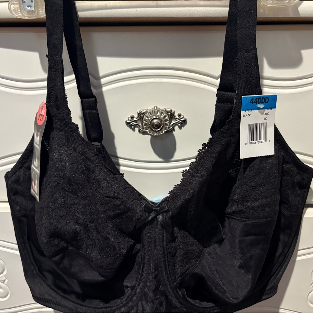 Black Avenue Lace Bra ,
New With Tags .
Size 44DDD - Picture 3 of 6